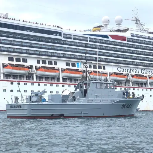 desembarco-guatemaltecos-de-crucero-carnival-glory-santo-tomas-castilla-marina-naval.jpeg ,