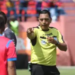Walter López, árbitro guatemalteco - Alex Meoño