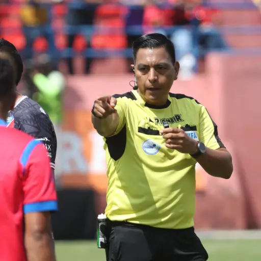 Walter López, árbitro guatemalteco - Alex Meoño