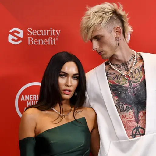 megan-fox-machine-gun-kelly-premios-billboard-2021-emisoras-unidas-1.jpeg ,