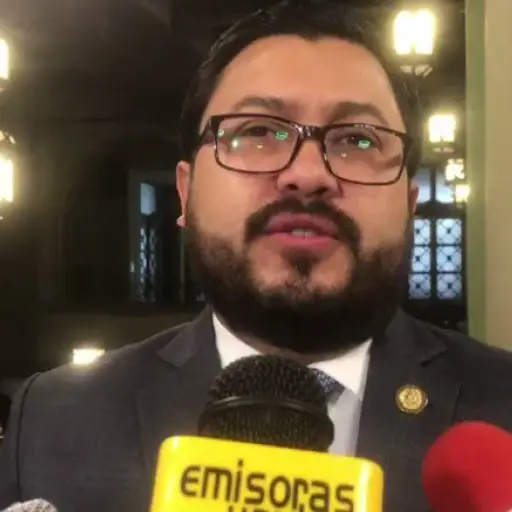 lU-1kU4DQpQylyDR.jpg ,