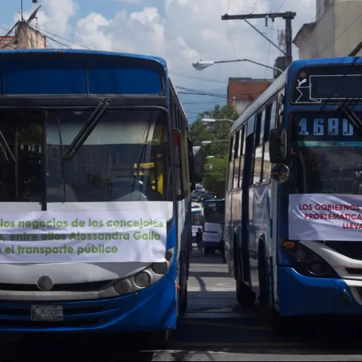 manifestacion-pilotos-transurbano-capital-emisoras-unidas-scaled-1.jpg ,