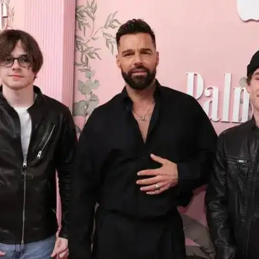 ricky-martin-y-sus-hijos-valentino-y-matteo.webp ,