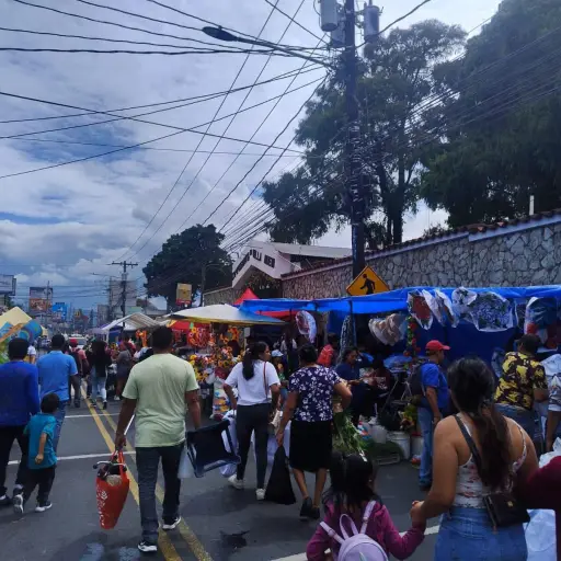 Cementerios-de-Villa-Nueva-mantienen-alta-afluencia-de-personas.jpeg ,