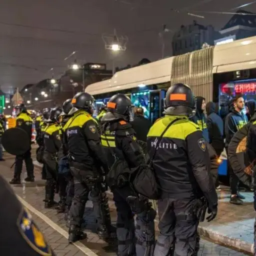 amsterdam-heridos-y-detenidos-tras-enfrentamientos-noviembre-2024-1.webp ,