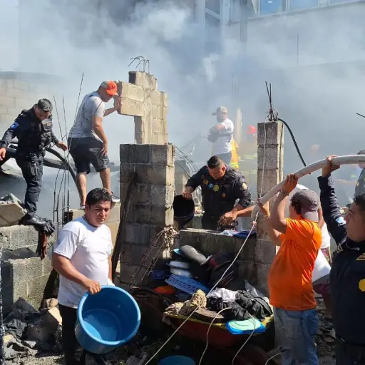 incendio-viviendas-escuintla-emisoras-unidas2.jpg ,