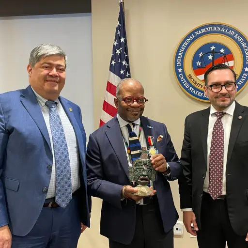 reunion-todd-robinson-ministro-gobernacion-emisoras-unidas.jpg ,