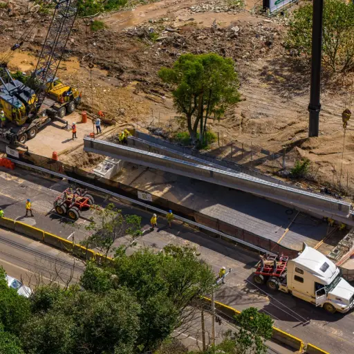 Instalacion-de-vigas-del-CIV-guate-002.jpg ,