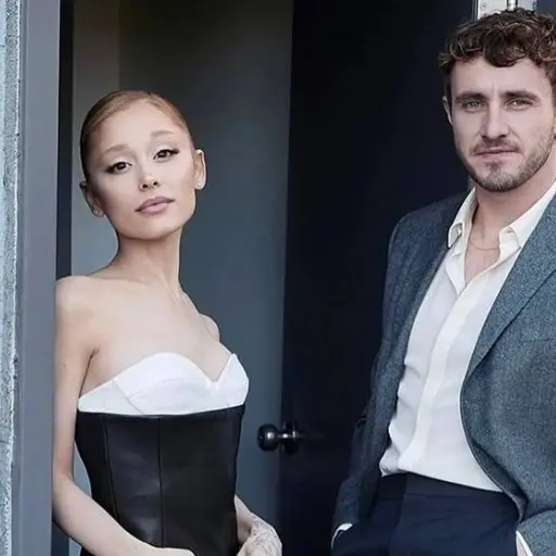 Ariana-Grande.webp ,