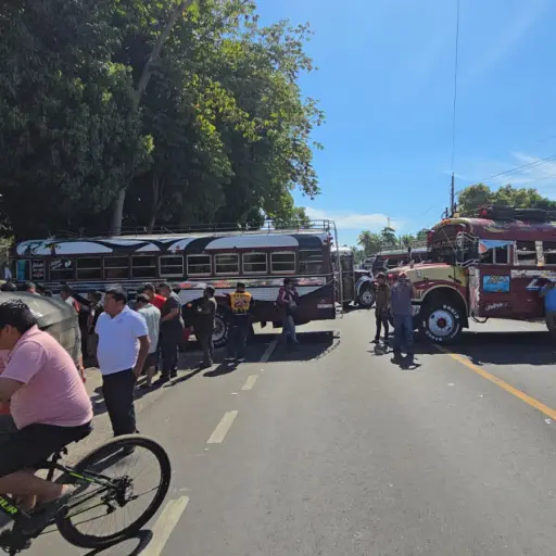 bloqueo-puente-nahualate-emisoras-unidas2.jpg ,