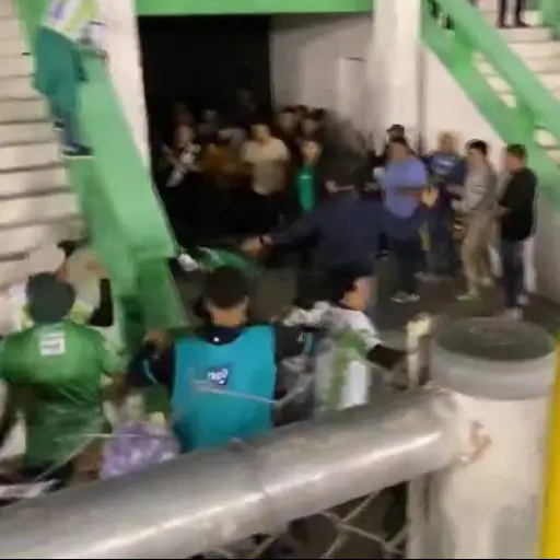 pelea-entre-aficion-antigua-xelaju-diciembre-2024-2.webp ,