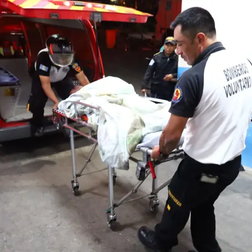 traslado-herido-explosion-pirotecnia-emisoras-unidas-scaled-1.jpg ,