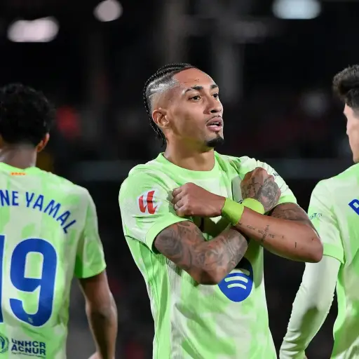 raphinha-vive-su-mejor-momento-barcelona-diciembre-2024-scaled-1.webp ,