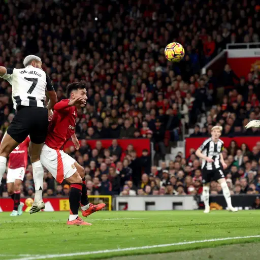 El Manchester United continúa su caída libre en la Premier League. Los 'Red Devils' sufrieron una nueva derrota en Old Trafford, esta vez ante el Newcastle United - EFE