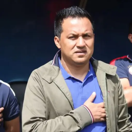 Amarini Villatoro, dirigiendo un partido entre Municipal y Xelajú en 'El Trébol' - Alex Meoño