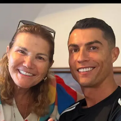 Cristiano Ronaldo  envía  mensaje emotivo a su mamá.