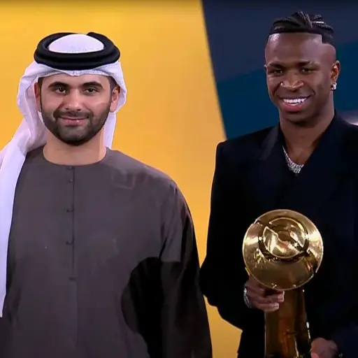 Vinícius Jr., delantero estrella del Real Madrid, fue el gran protagonista de los Globe Soccer Awards 2024, llevados a cabo en Dubái. El jugador brasileño fue galardonado con los premios a Mejor Jugador y Mejor Delantero del año - Real Madrid