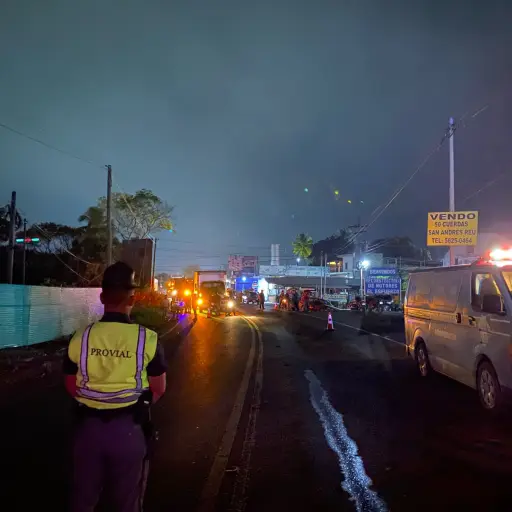 El accidente en Cuyotenango, Suchitepéquez, causó largas filas vehiculares. ,PROVIAL.