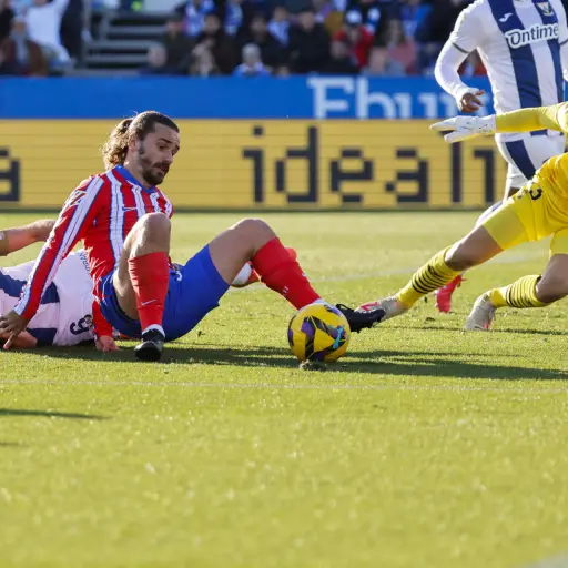 El Atlético pierde y podría ceder el liderato de La Liga - EFE