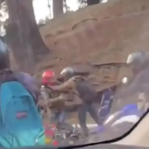 Pelea motoristas en bulevar Liberación ,Captura de video