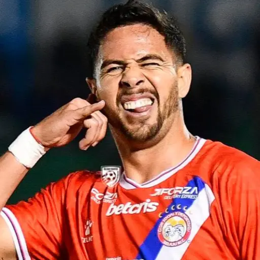 Pedro Báez firmó triplete ante Antigua G. F. C., su exequipo 