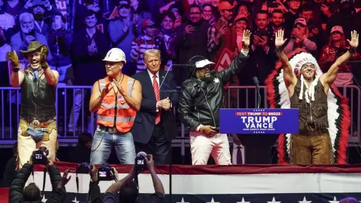 Donald Trump baila al ritmo de