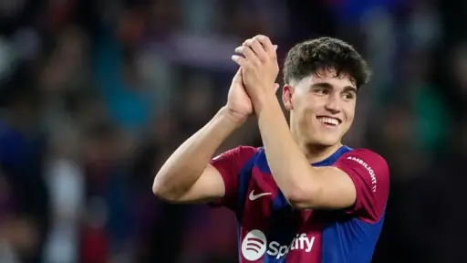 Pau Cubarsí seguirá con F. C. Barcelona hasta junio 2029 