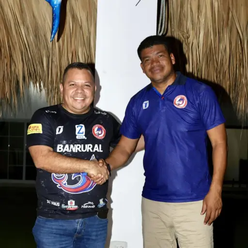 Ronald Gómez, fue presentado como nuevo entrenador del Deportivo Iztapa de la Primera División - Deportivo Iztapa