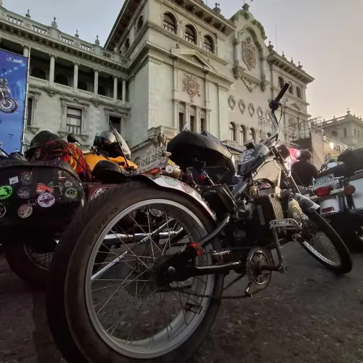 Las autoridades del tránsito pidieron precaución por el recorrido de los motoristas. ,Álex Meoño
