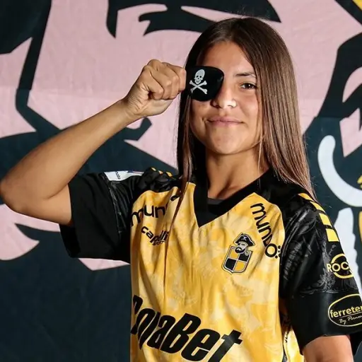 Natsumy Millones, de 18 años y promesa de la selección juvenil chilena, respira 