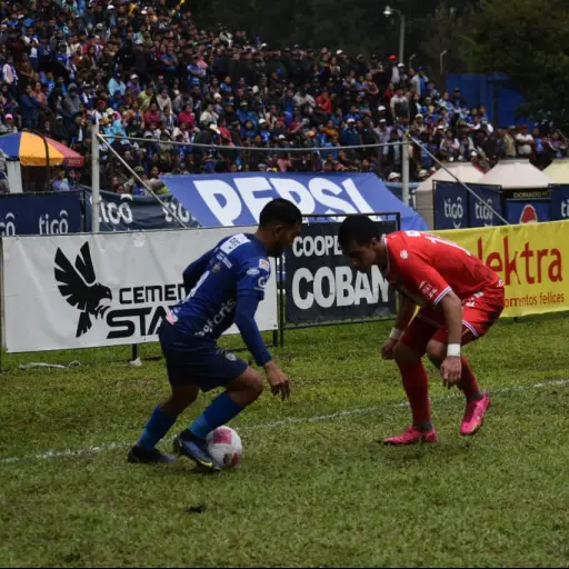 Partido entre Cobán Imperial y Xelajú MC - Carlos Cu Col