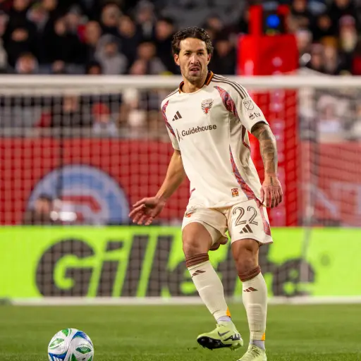 Aaron Herrera colabora en el empate del DC United ante Chicago Fire - DC UniteD