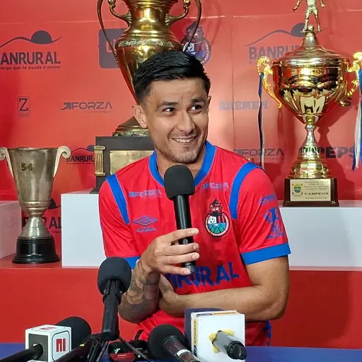 El defensor de Municipal José Mena regresó a las canchas - Alex Meoño