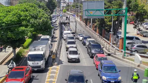 tránsito - vehículos en zona 10, rumbo a Vista Hermosa, zona 15