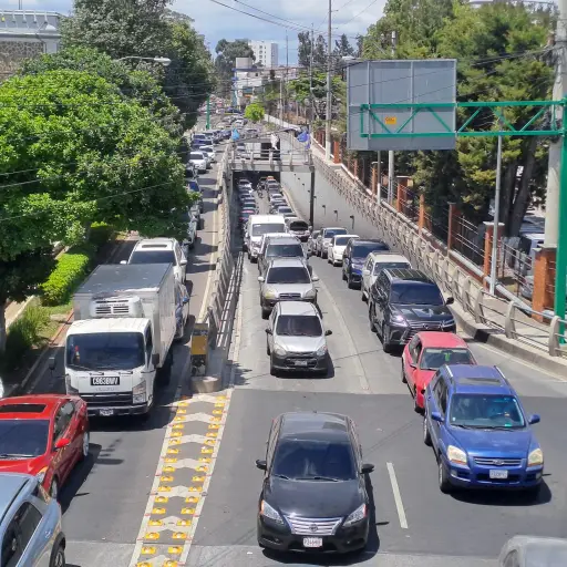 tránsito - vehículos en zona 10, rumbo a Vista Hermosa, zona 15