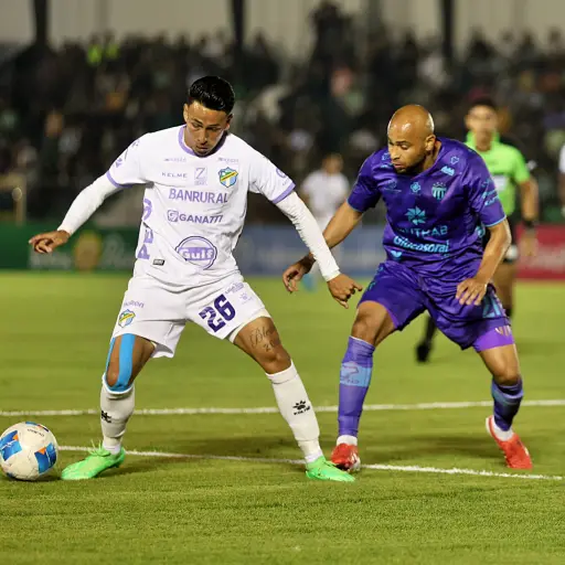 Partido entre Antigua GFC y Comunicaciones en el Estadio Pensativo - Liga Guate Banrural
