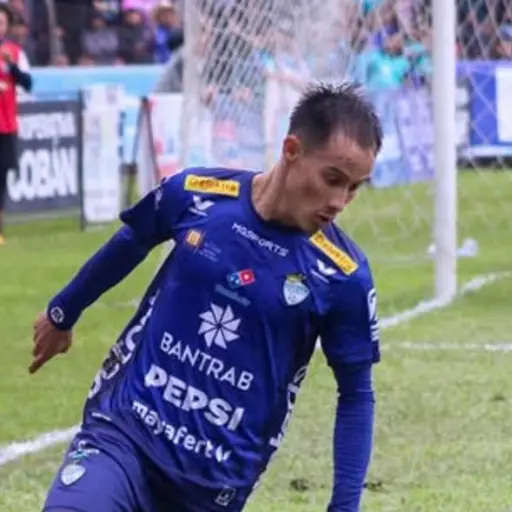 Ángel Cabrera en una acción en el estadio Las Verapaces 