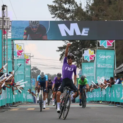 El colombiano Jhonatan Chaves gana la primera etapa de la Vuelta Bantrab 2025 - Alejandro Chet