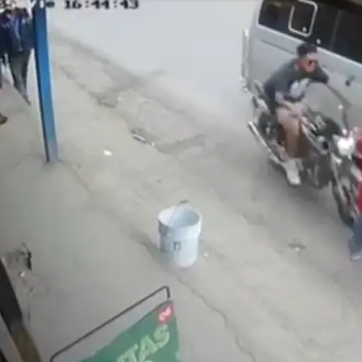 Impactante video muestra atropello en San Pedro Soloma ,Captura de pantalla video X.