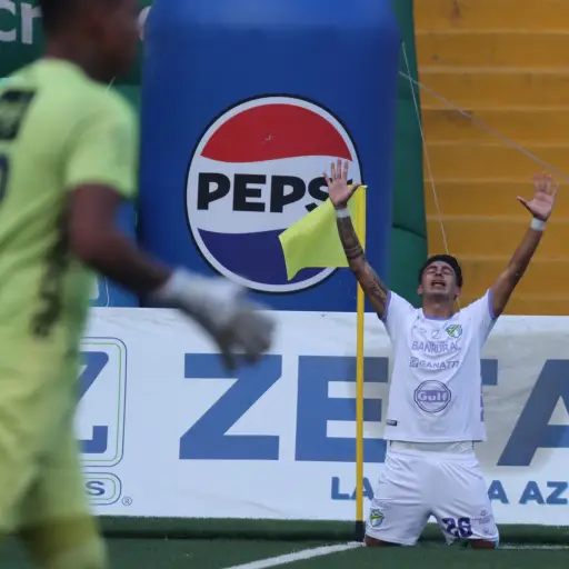 Celebración de Lynner García ante Municipal - Alex Meoño