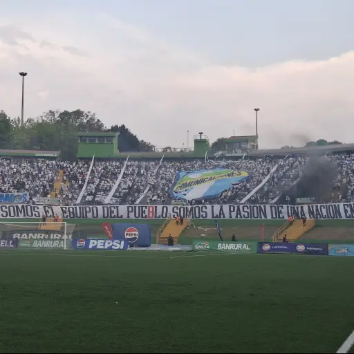 Afición de Comunicaciones en el Clásico 333 - Alex Meoño