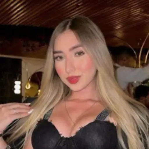 Estudiante de periodismo abre la puerta por un supuesto regalo y es asesinada. ,Redes sociales