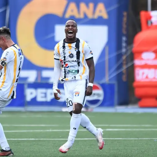 Celebración de José Vivas ante el CF Universidad - instagram @aurorafcoficial