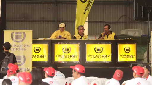 Las voces de El Mejor Equipo transmiten el clásico español desde Samboro, Villa Nueva. 