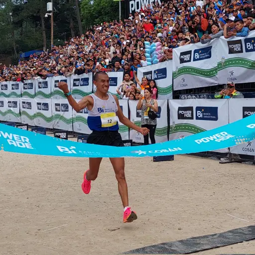 Alberto González gana la Media Maratón de Cobán 2025 - EU Cobán