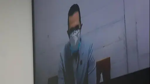 El doctor Kevin Malouf comparece por videoconferencia a audiencia del caso por crimen contra Floridalma Roque.