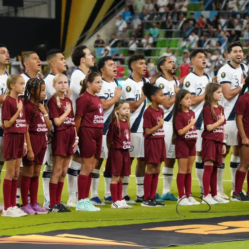 Jugadores de Guatemala cantan el himno nacional previo al duelo ante Panamá - FFG