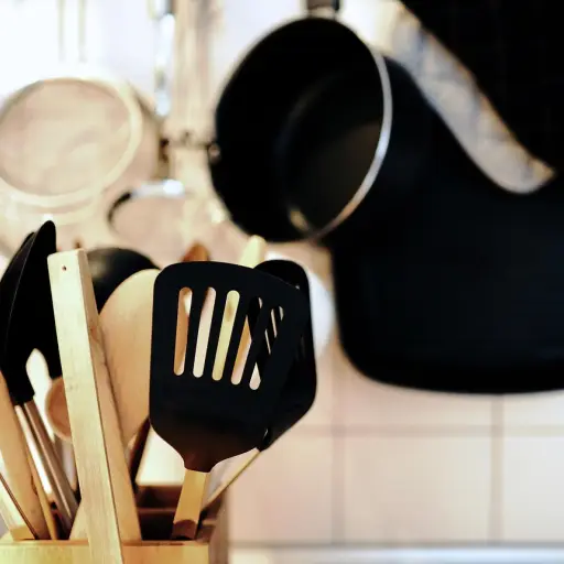 utensilios de cocina, cocina, cocinero, platos, equipo, herramientas de la cocina, familiar, cuchara de madera, sartén, utensilios, olla ,Pixabay