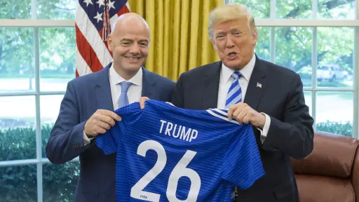 Donald Trump junto al presidente de la FIFA, Gianni Infantino 