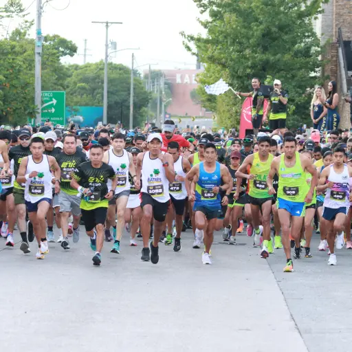 Atletas participan en la segunda edición de la 21K de Mixco - Alex Meoño
